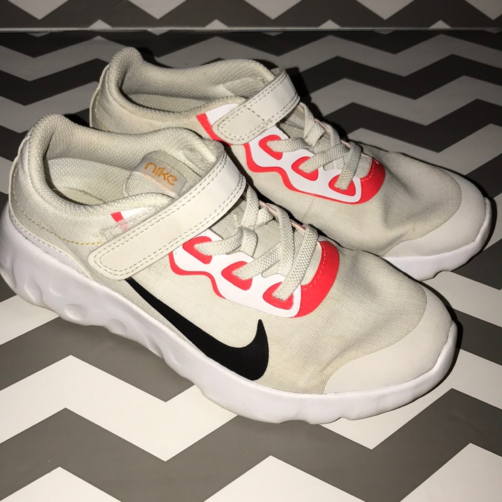 Nike Explore Strada sneakers